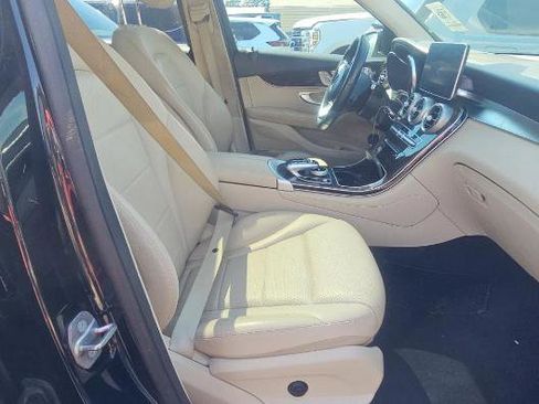 Used 2018 Mercedes-Benz GLC 300 4MATIC w/ Multimedia Package image 4