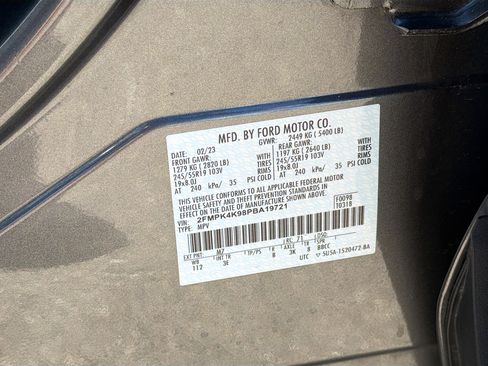 Used 2023 Ford Edge Titanium image 39