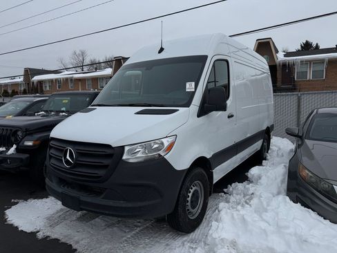 Used 2024 Mercedes-Benz Sprinter 2500 w/ Acoustic Package image 3