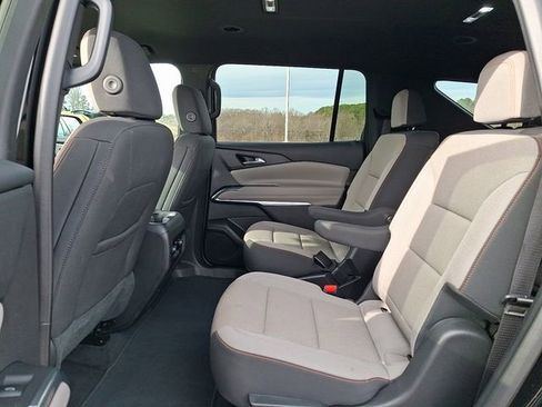 Certified 2025 Chevrolet Traverse LT image 10