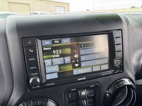 Used 2016 Jeep Wrangler Unlimited Sahara AWD/4WD image 28