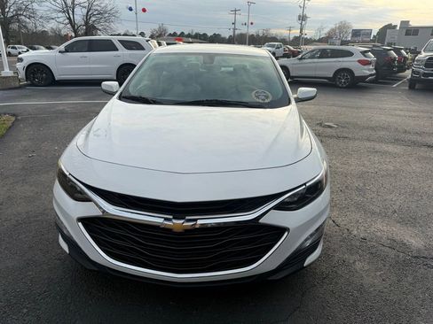 Used 2022 Chevrolet Malibu LT image 2