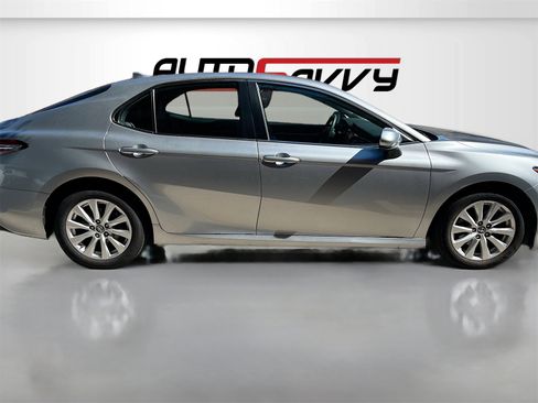 Used 2019 Toyota Camry LE image 8