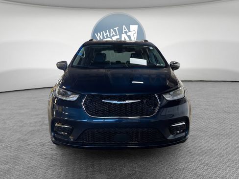 Used 2023 Chrysler Pacifica Limited AWD/4WD image 9
