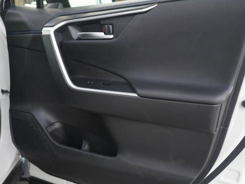 Used 2020 Toyota RAV4 XSE image 9