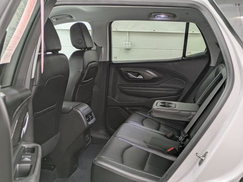 Used 2024 GMC Terrain SLT image 22