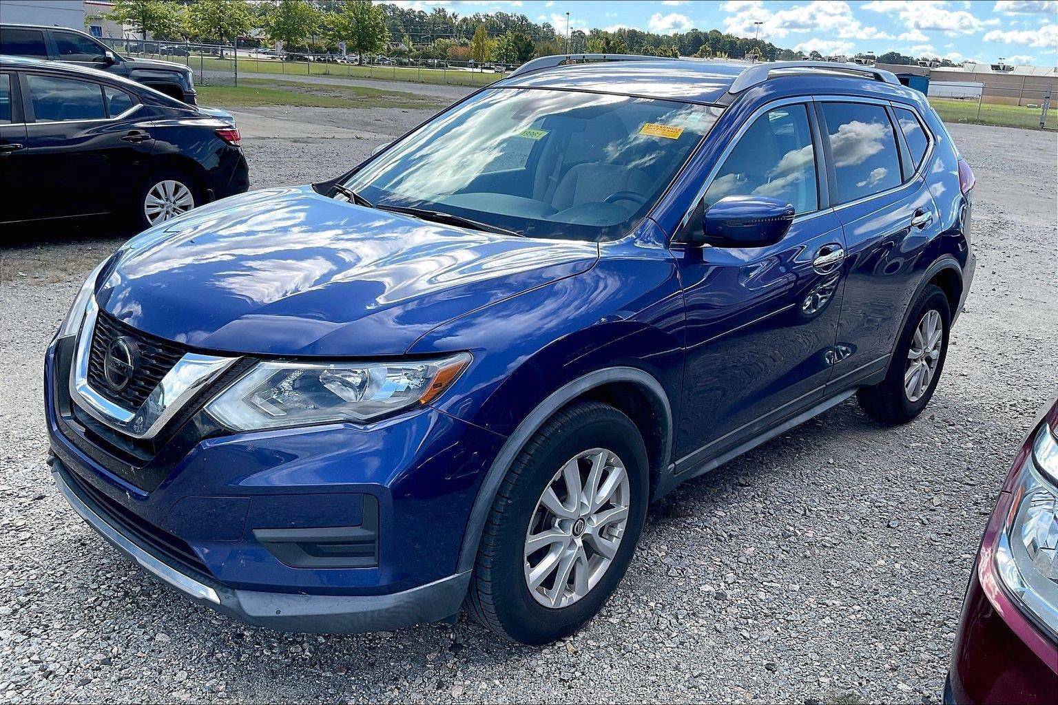 Used 2020 Nissan Rogue SV FWD image 2