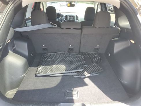 Used 2019 Jeep Cherokee Latitude w/ Comfort & Convenience Group AWD/4WD image 7