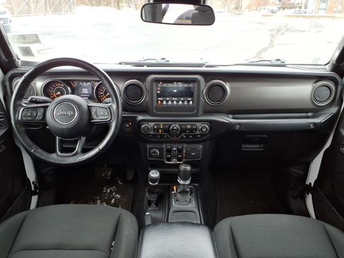 Certified 2022 Jeep Gladiator Willys image 13