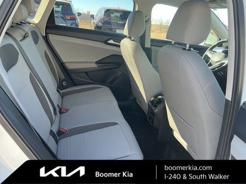 Used 2024 Volkswagen Taos SE image 12