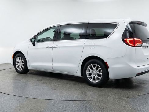 Used 2024 Chrysler Voyager LX image 6
