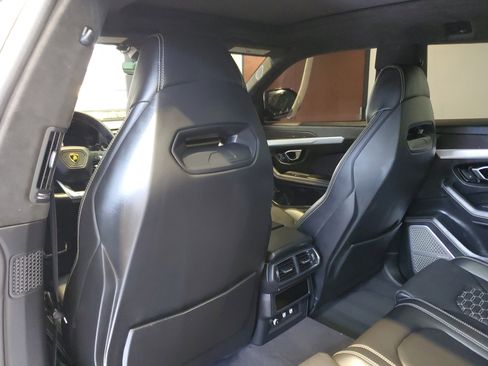 Used 2021 Lamborghini Urus image 12