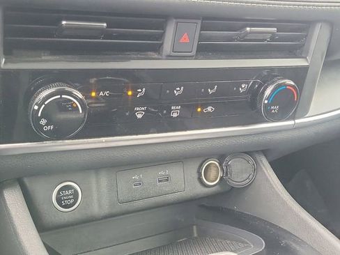 Used 2023 Nissan Rogue S image 29