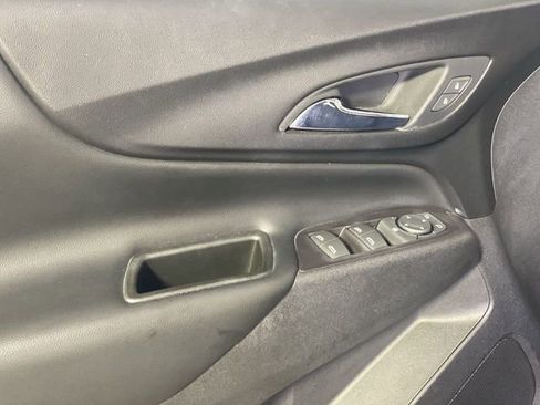Used 2020 Chevrolet Equinox LT image 29