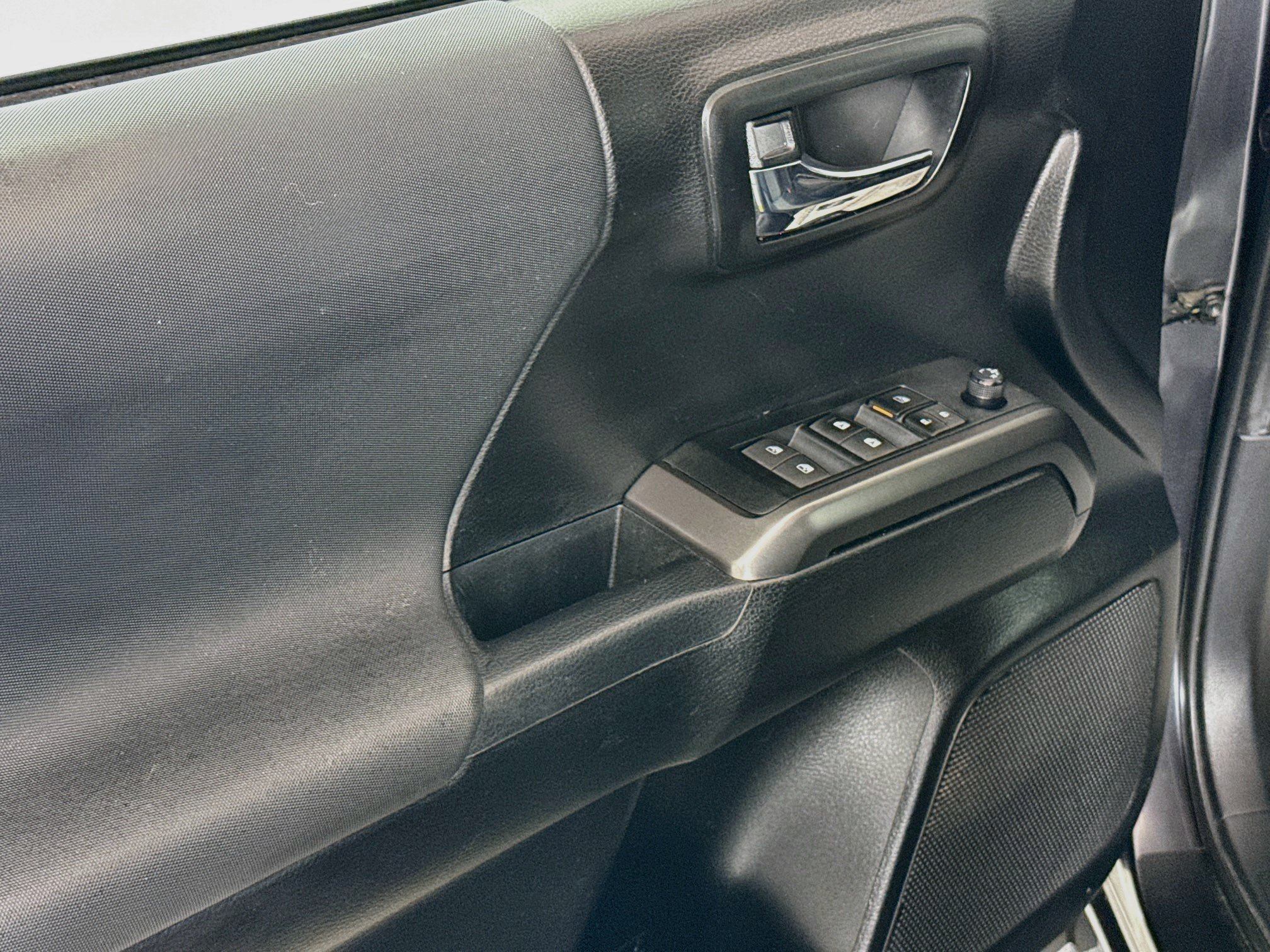 Used 2021 Toyota Tacoma TRD Off-Road AWD/4WD image 18