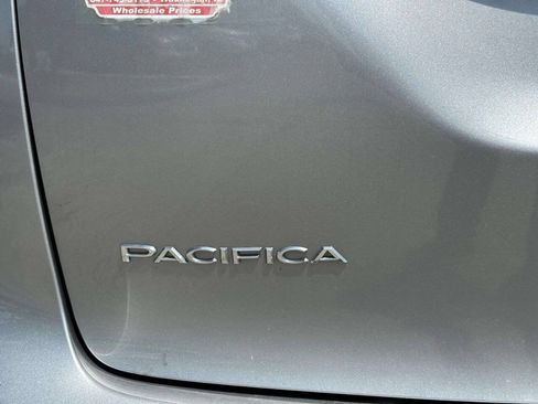 Used 2018 Chrysler Pacifica Limited w/ Advanced Safetytec Group FWD image 39