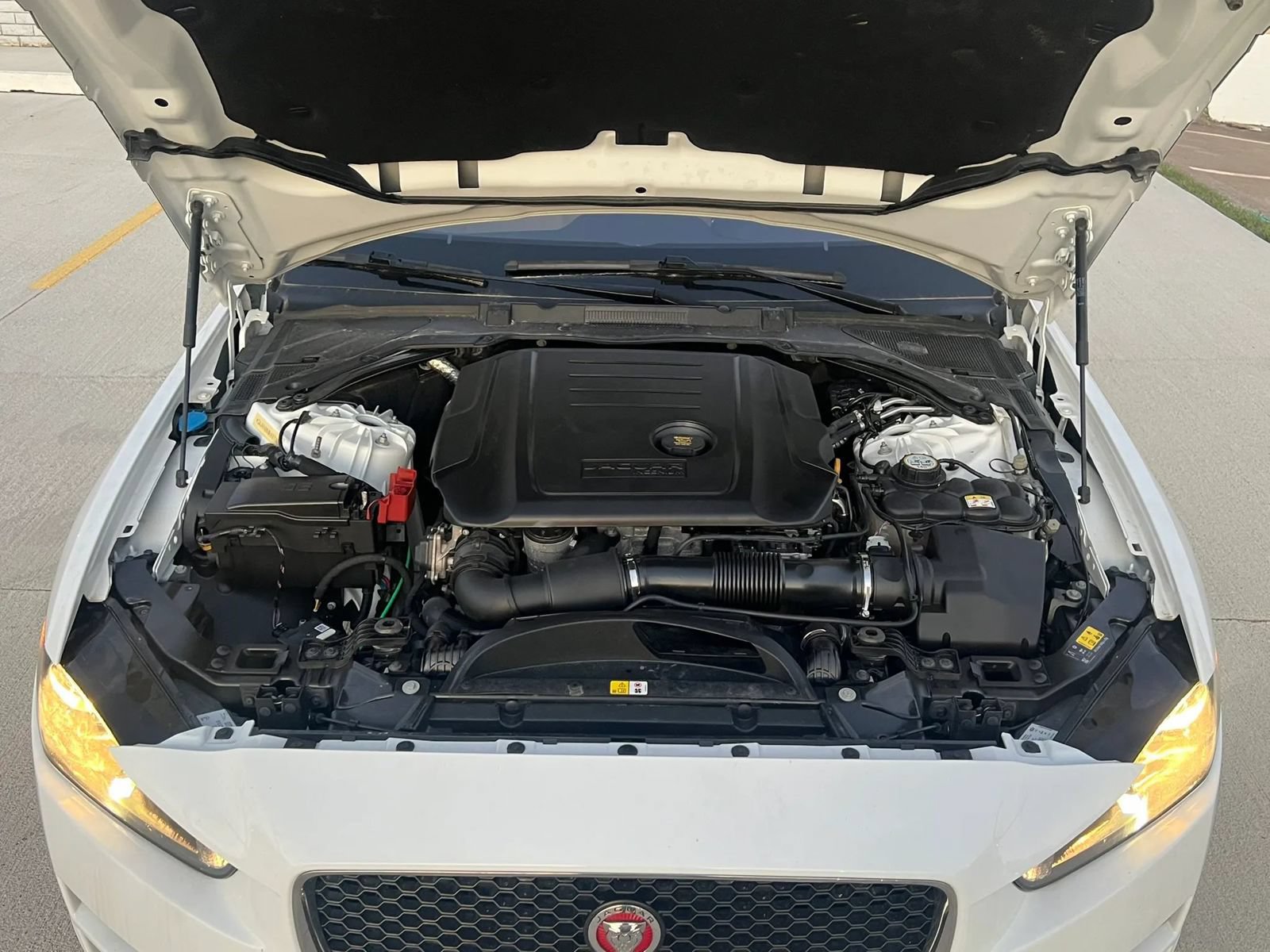 Used 2017 Jaguar XE RWD image 45