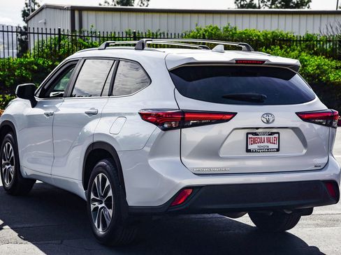 Certified 2023 Toyota Highlander XLE image 5