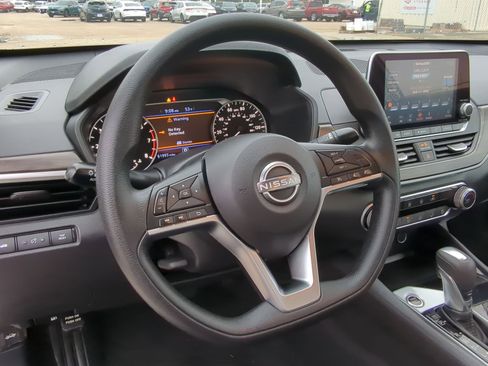 Used 2024 Nissan Altima 2.5 SV image 16