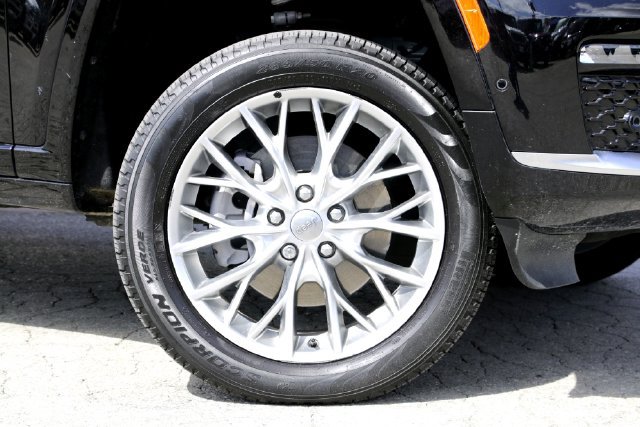 Used 2024 Jeep Grand Cherokee L Summit w/ Luxury Tech Group V AWD/4WD image 2