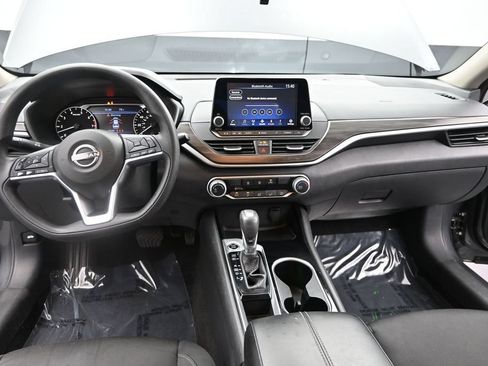 Used 2024 Nissan Altima 2.5 SV FWD image 15