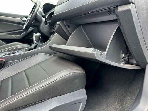 Used 2024 Volkswagen Jetta SE FWD image 30