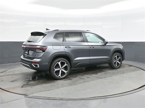 New 2026 Volkswagen Taos SEL image 7