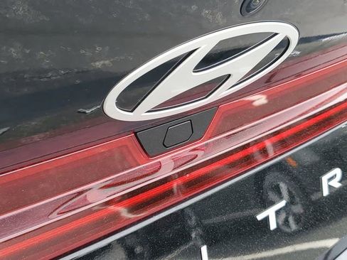 Certified 2025 Hyundai Elantra SEL FWD image 8