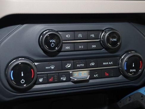 Used 2022 Ford Bronco Wildtrak image 32