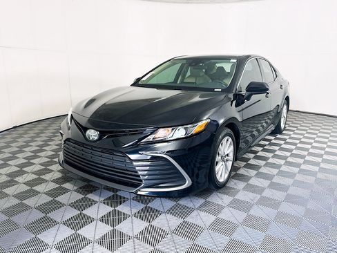 Used 2021 Toyota Camry LE FWD image 7