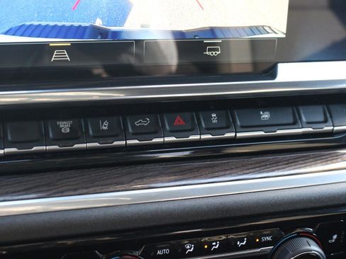 Used 2025 Chevrolet Silverado 2500 LT w/ Convenience Package image 27