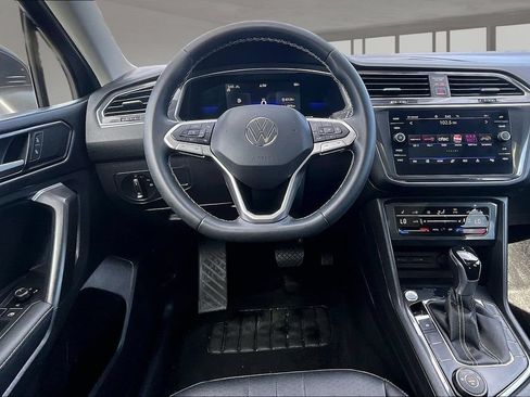Used 2022 Volkswagen Tiguan SE AWD/4WD image 5