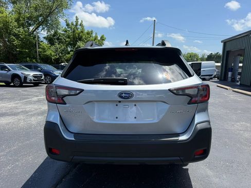 Used 2025 Subaru Outback Premium AWD/4WD image 5