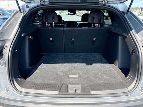 Used 2025 Chevrolet Trax RS w/ Sunroof Package FWD image 34
