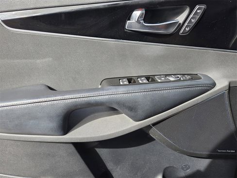 Used 2020 Kia Sorento SX image 25