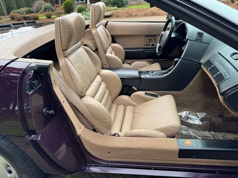 Used 1992 Chevrolet Corvette Convertible image 21
