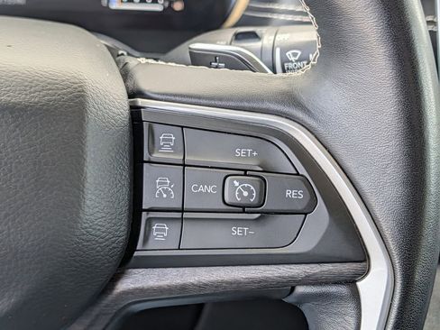 Used 2022 Jeep Grand Cherokee L Limited image 21