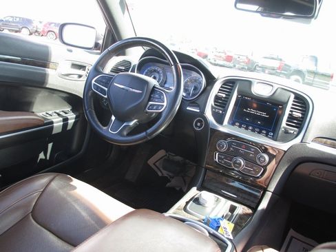 Used 2018 Chrysler 300 Limited w/ Safetytec Plus Group image 20