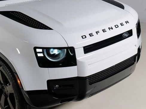 New 2026 Land Rover Defender 130 X-Dynamic SE image 29