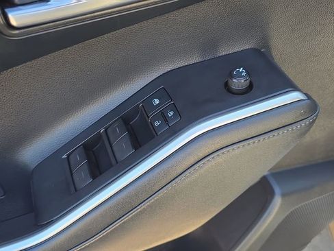 Used 2021 Toyota Highlander XLE image 23