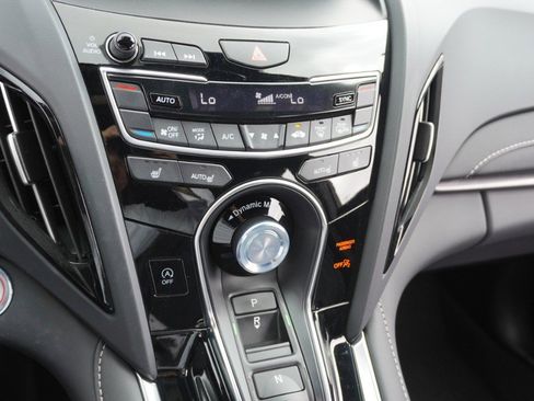 Used 2025 Acura RDX SH-AWD image 18