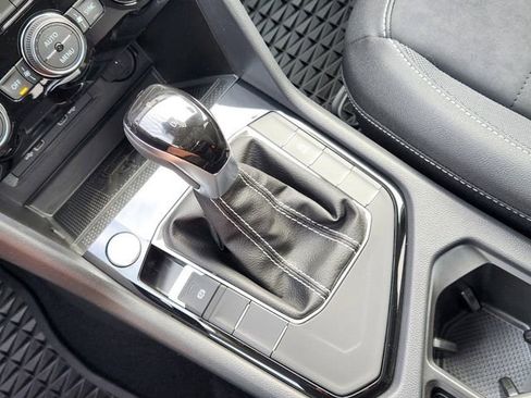 New 2024 Volkswagen Taos SE image 15