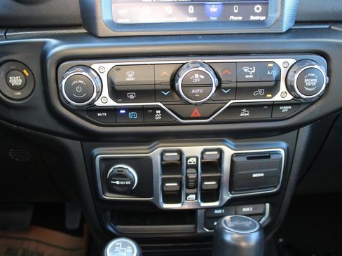 Used 2023 Jeep Wrangler Unlimited Sahara image 22