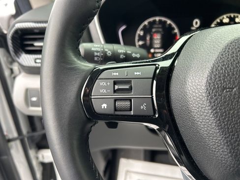 Used 2025 Honda Pilot Touring image 8