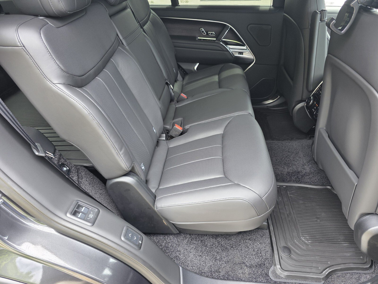 New 2026 Land Rover Range Rover Long Wheelbase SE AWD/4WD image 5
