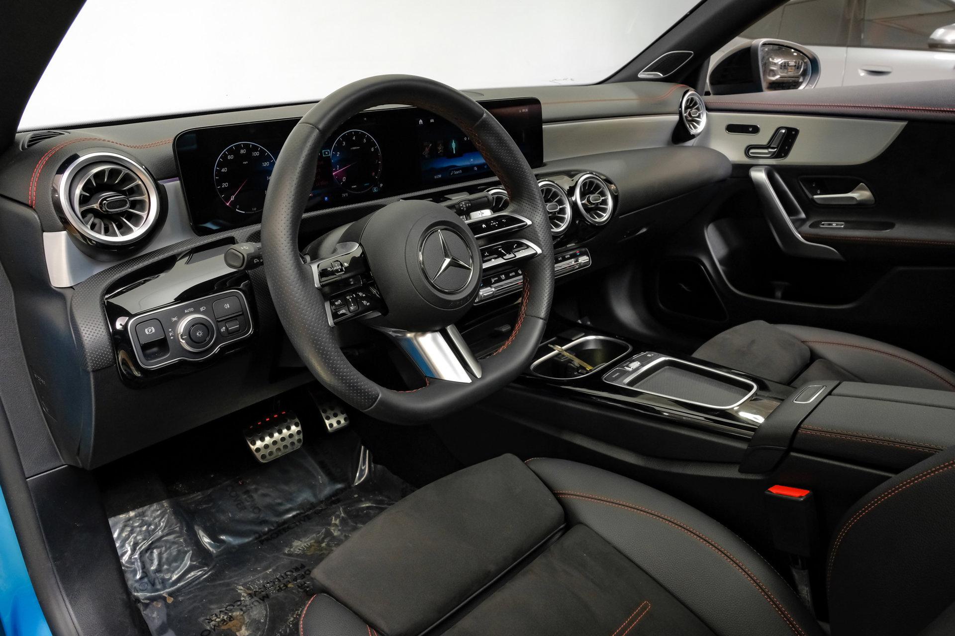 Used 2025 Mercedes-Benz CLA 250 w/ AMG Night Package image 3