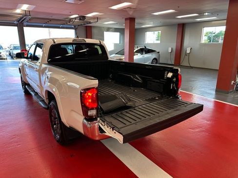 Certified 2022 Toyota Tacoma SR5 w/ Black Out Package (TMS) AWD/4WD image 25