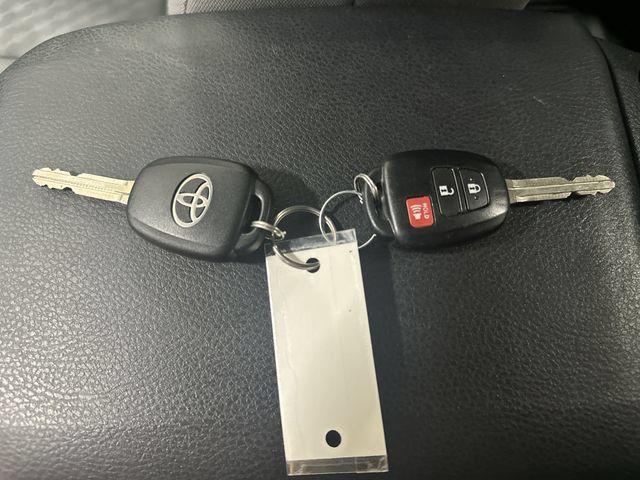 Used 2021 Toyota Tacoma SR5 RWD image 23