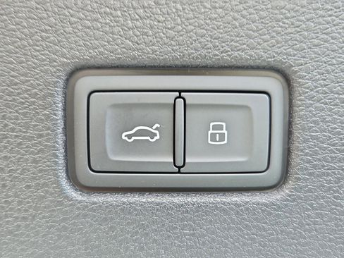 New 2025 Audi RS Q8 performance image 12