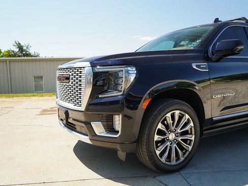 Used 2021 GMC Yukon XL Denali w/ Denali Premium Package AWD/4WD image 18